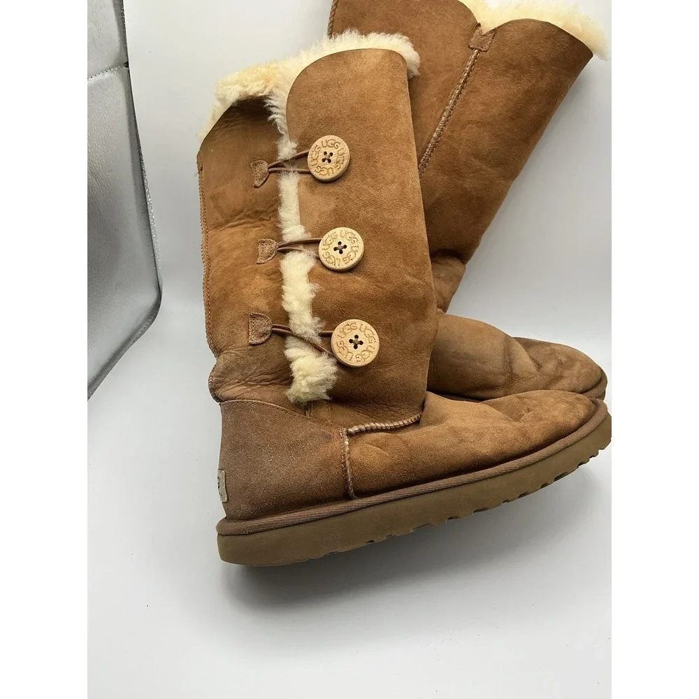 UGG #1873 Bailey Button Triplet Tall Sheepskin Boot Women's Size US 9 Chestnut